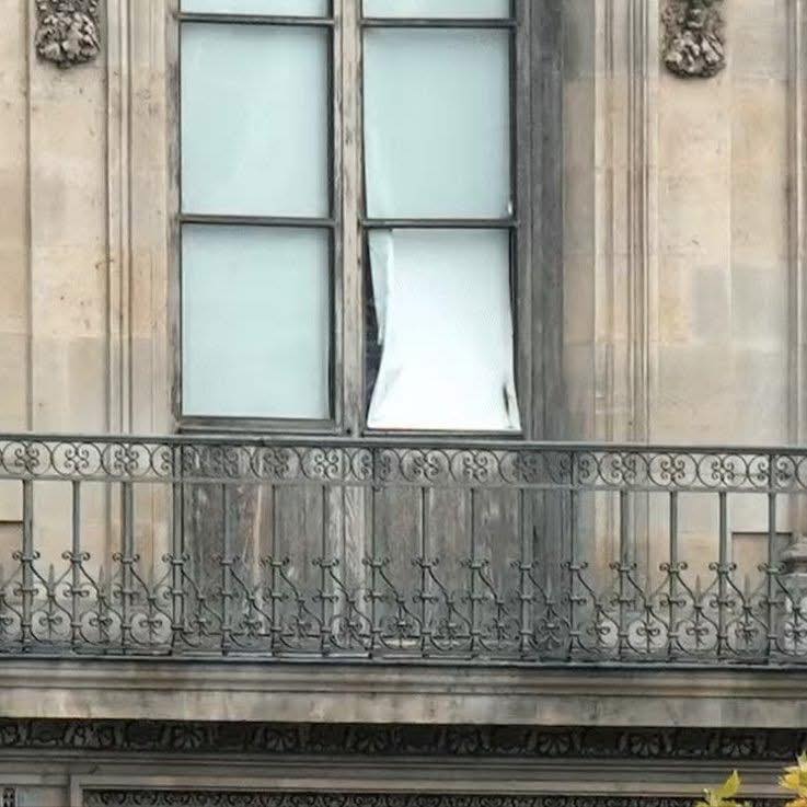 Louvre museum incident